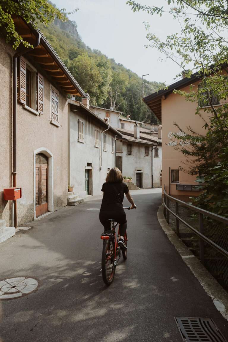 Mit dem Fahrrad durch die Kellergassen des Tessins